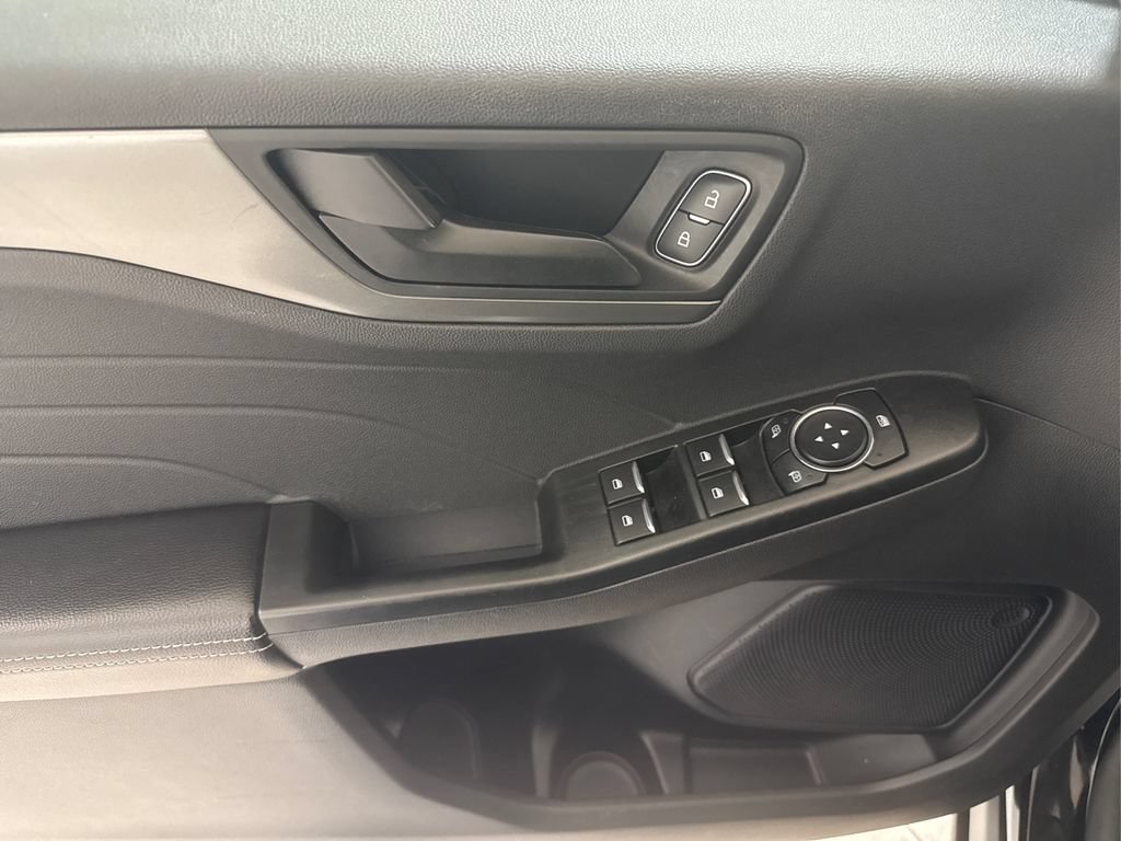 Used 2025 Ford Escape Active AWD/4WD image 32