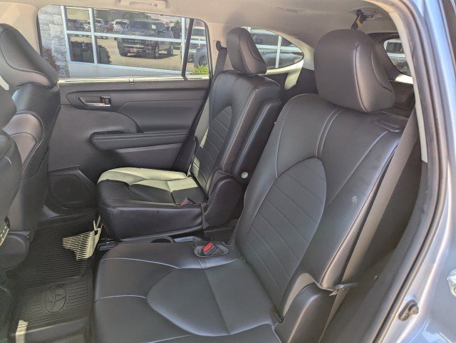 Used 2022 Toyota Highlander XLE AWD/4WD image 26