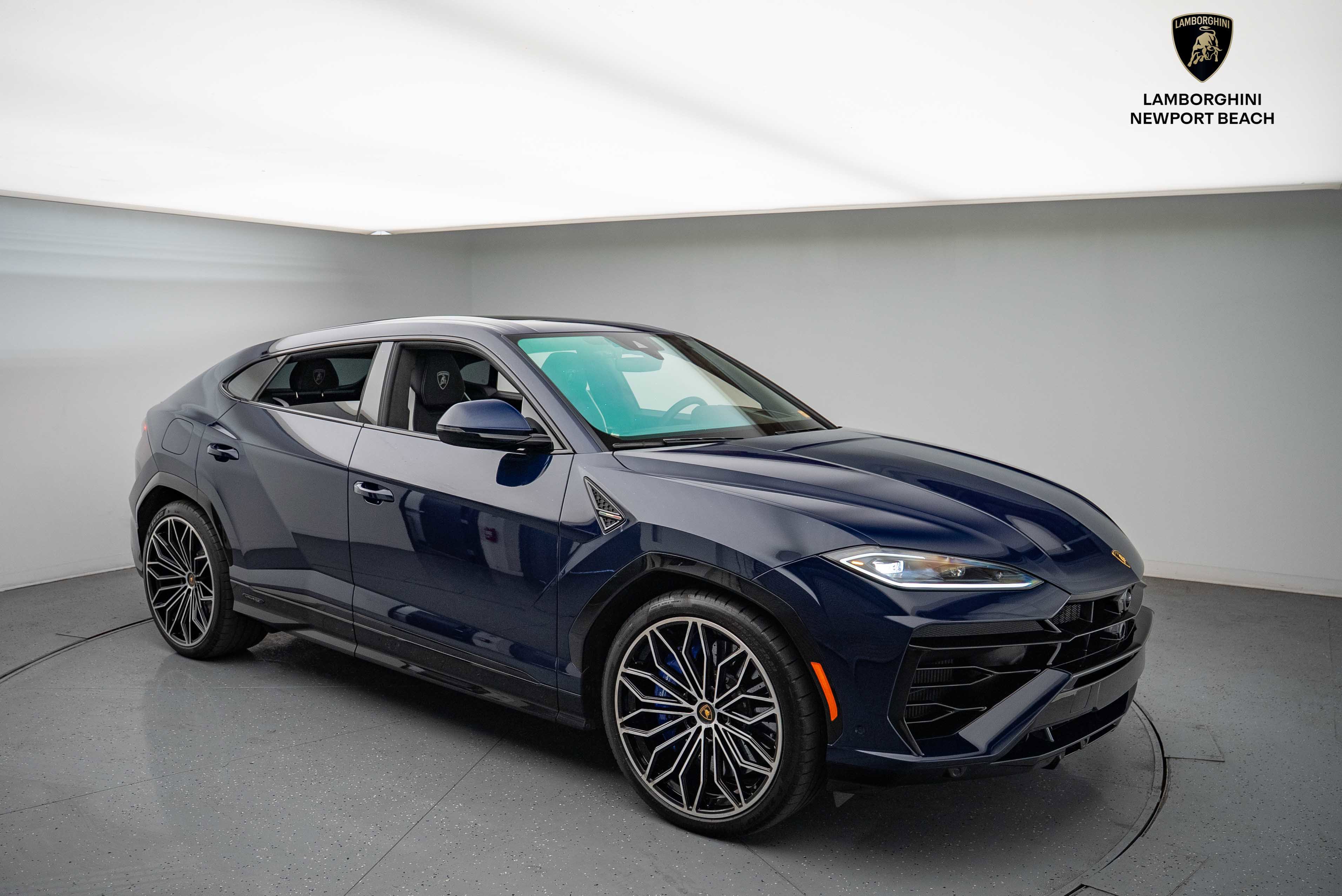 Used 2025 Lamborghini Urus SE image 1