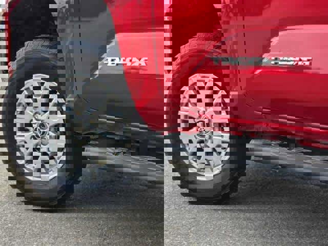 Used 2024 Toyota Tacoma SR5 AWD/4WD image 5