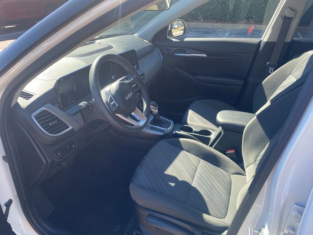 Certified 2024 Kia Seltos LX image 9