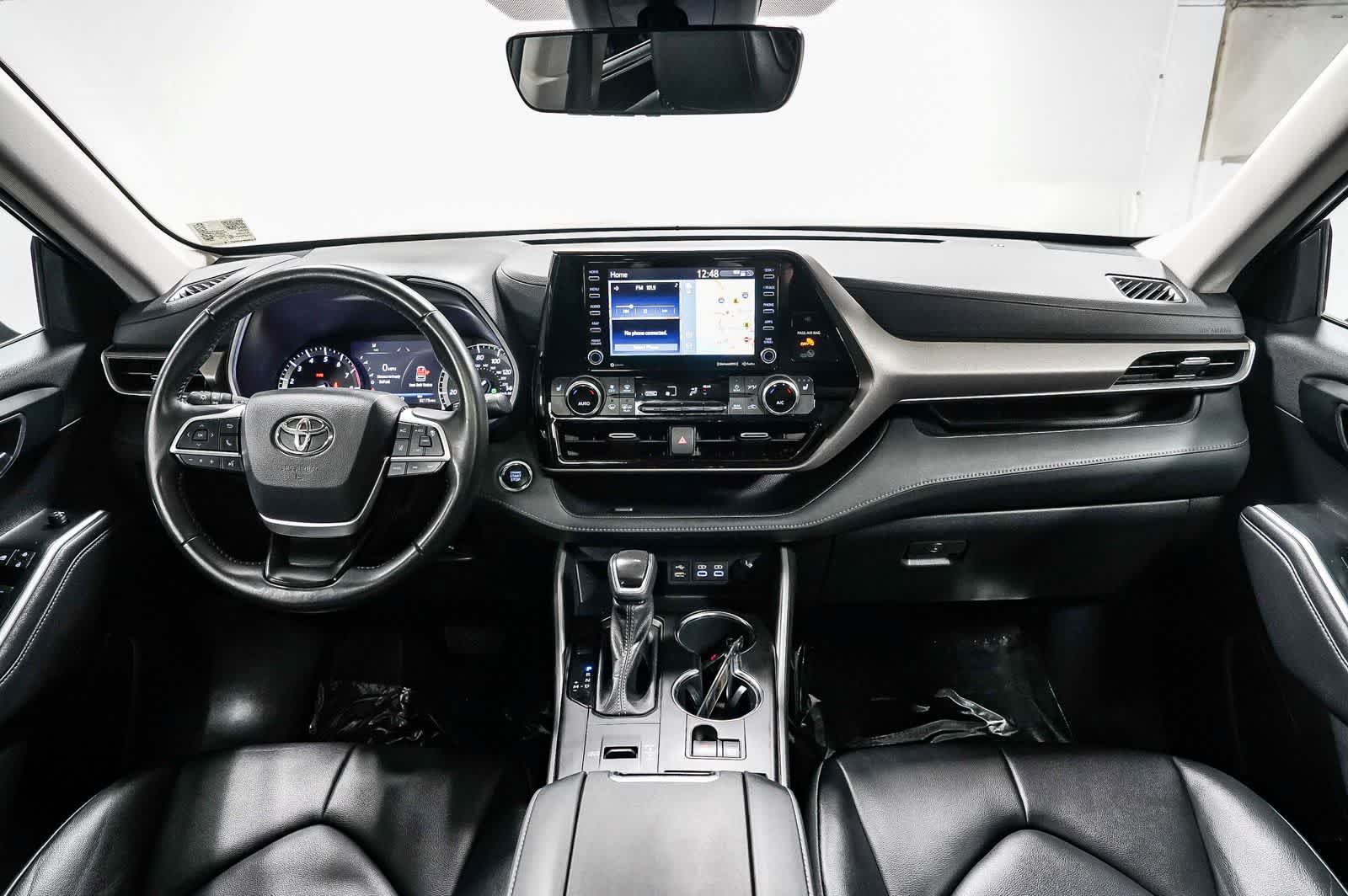 Used 2022 Toyota Highlander XLE FWD image 12