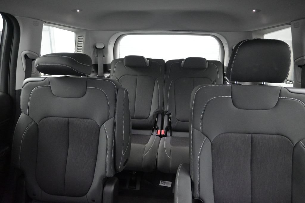 Used 2024 Jeep Grand Cherokee L Laredo RWD image 16