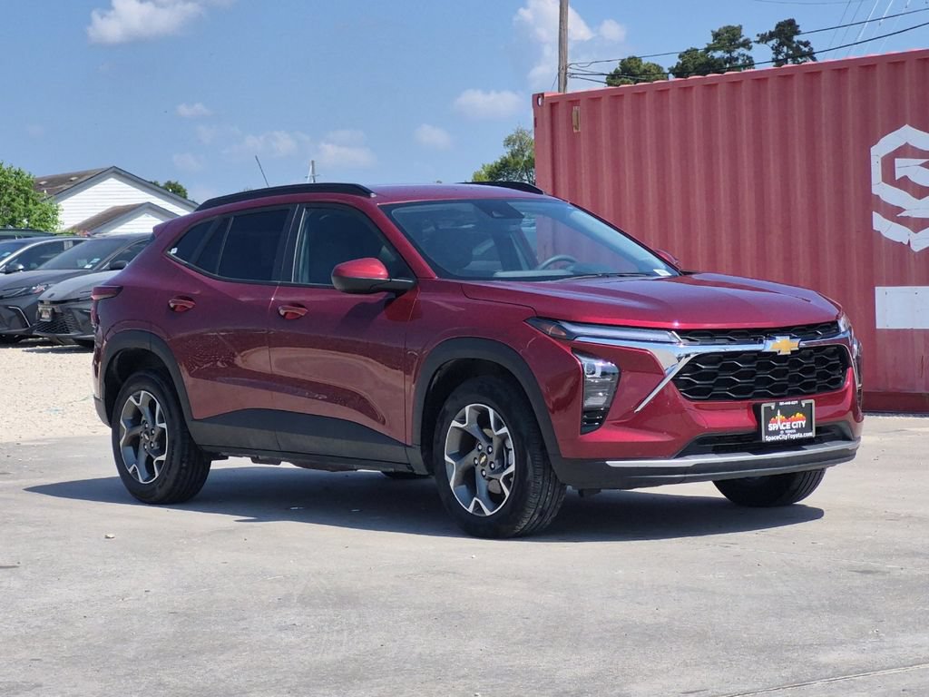 Used 2025 Chevrolet Trax LT FWD image 8