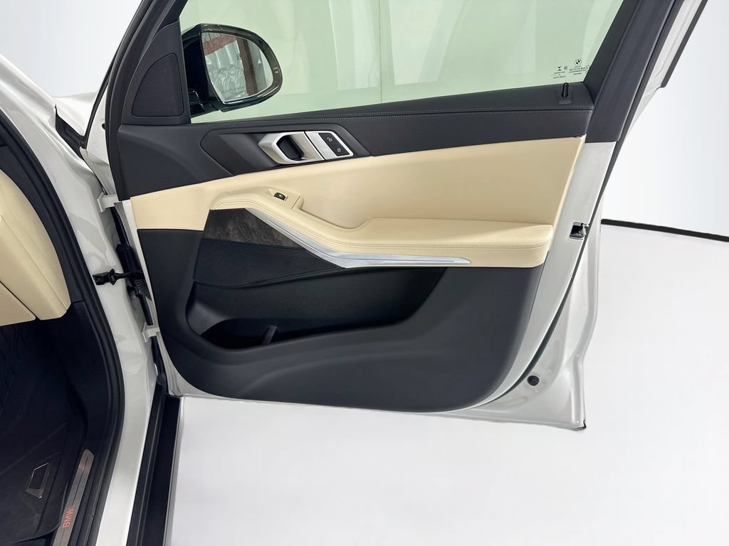 Used 2022 BMW X5 sDrive40i w/ Parking Assistance Package RWD image 25