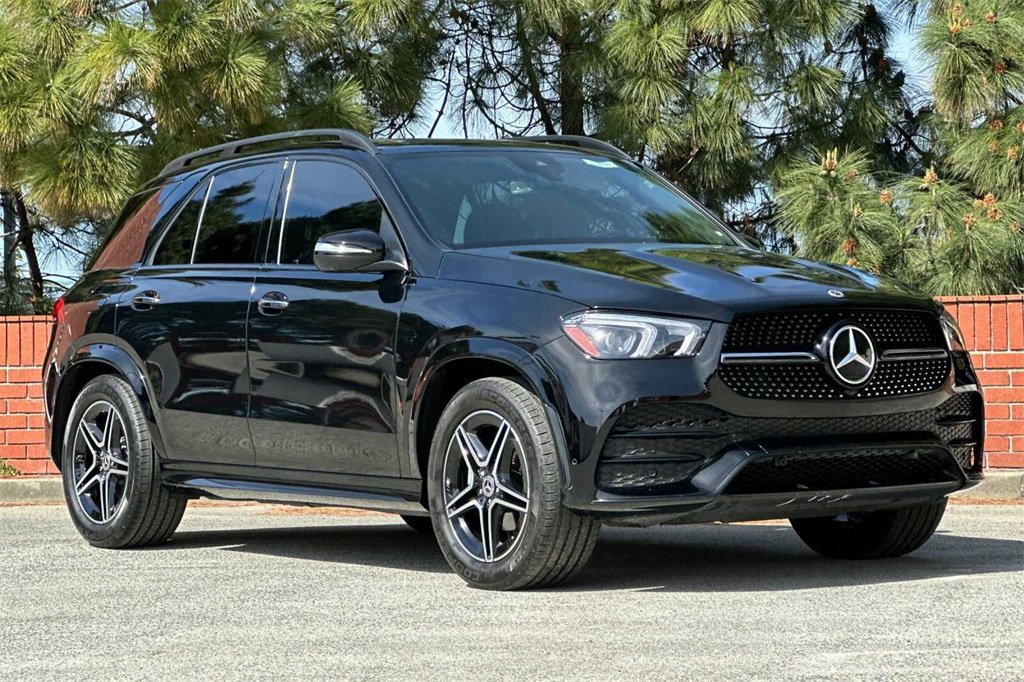 Used 2022 Mercedes-Benz GLE 350 4MATIC w/ AMG Line Exterior image 2