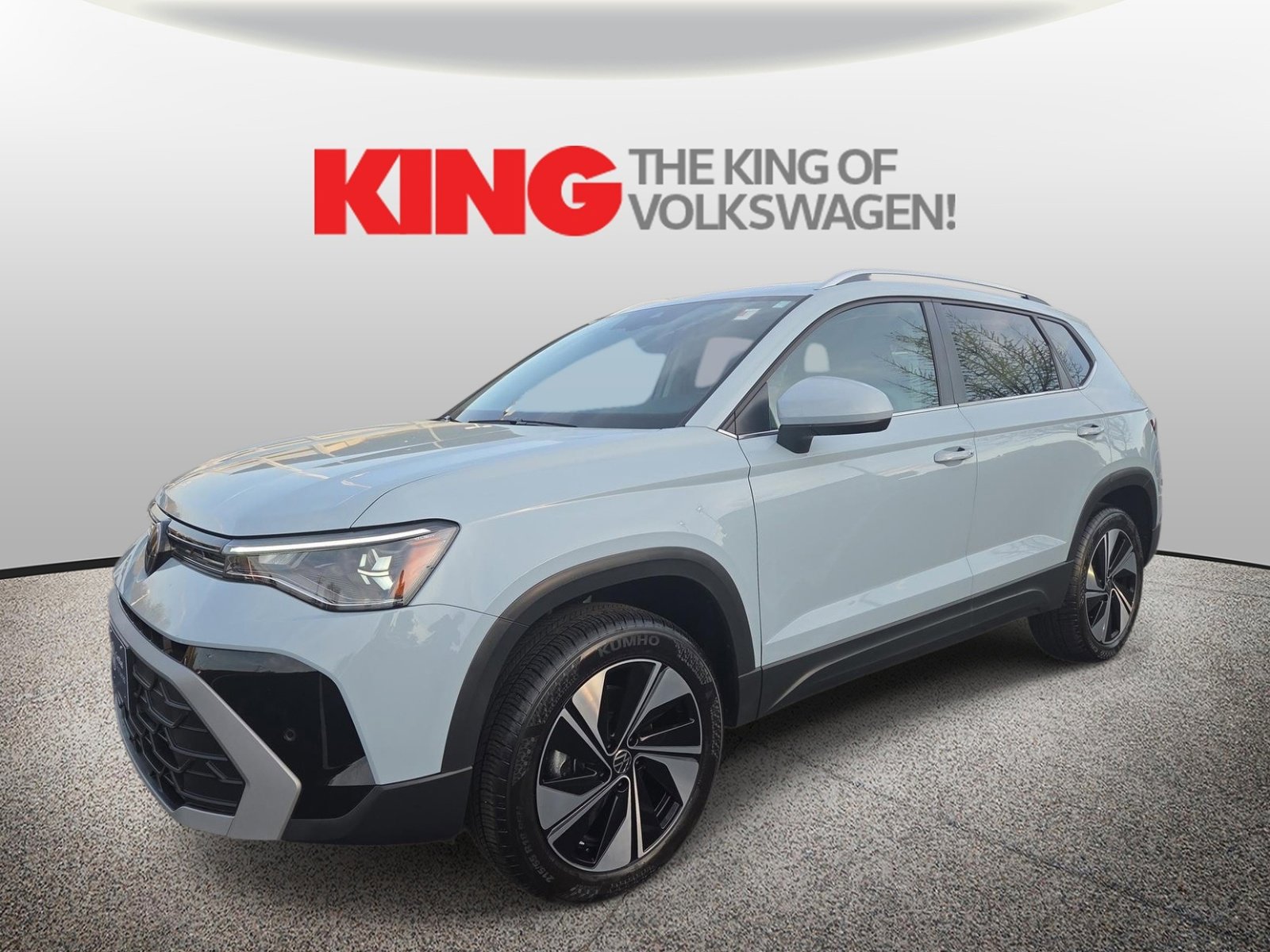 Used 2025 Volkswagen Taos SE w/ Panoramic Sunroof Package image 8