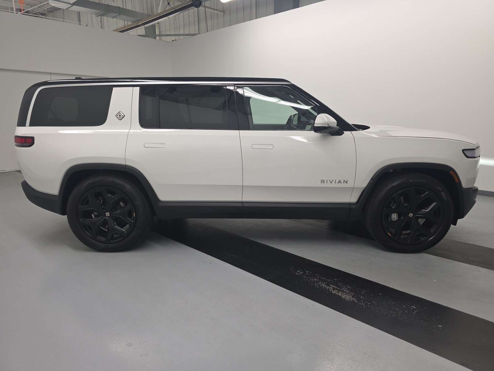 Used 2024 Rivian R1S Adventure AWD/4WD image 6