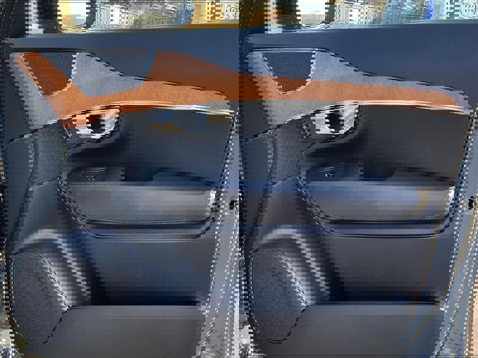 Used 2023 Volvo XC90 T8 Plus image 27