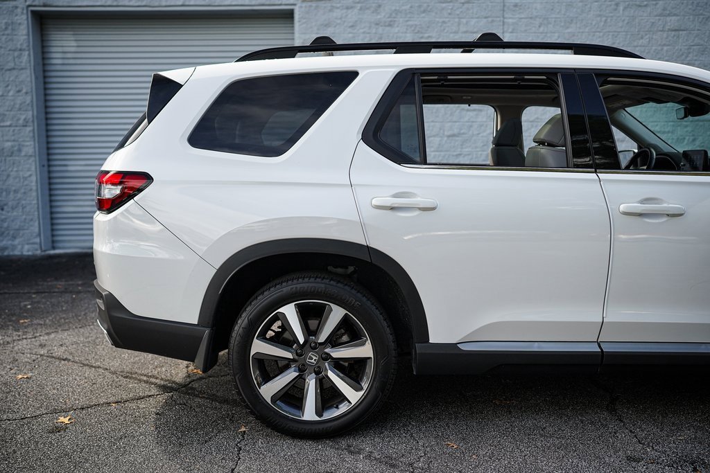 Used 2024 Honda Pilot Touring image 15