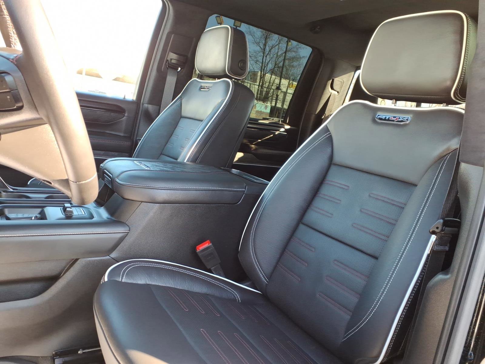 Used 2025 GMC Sierra 2500 AT4X image 13