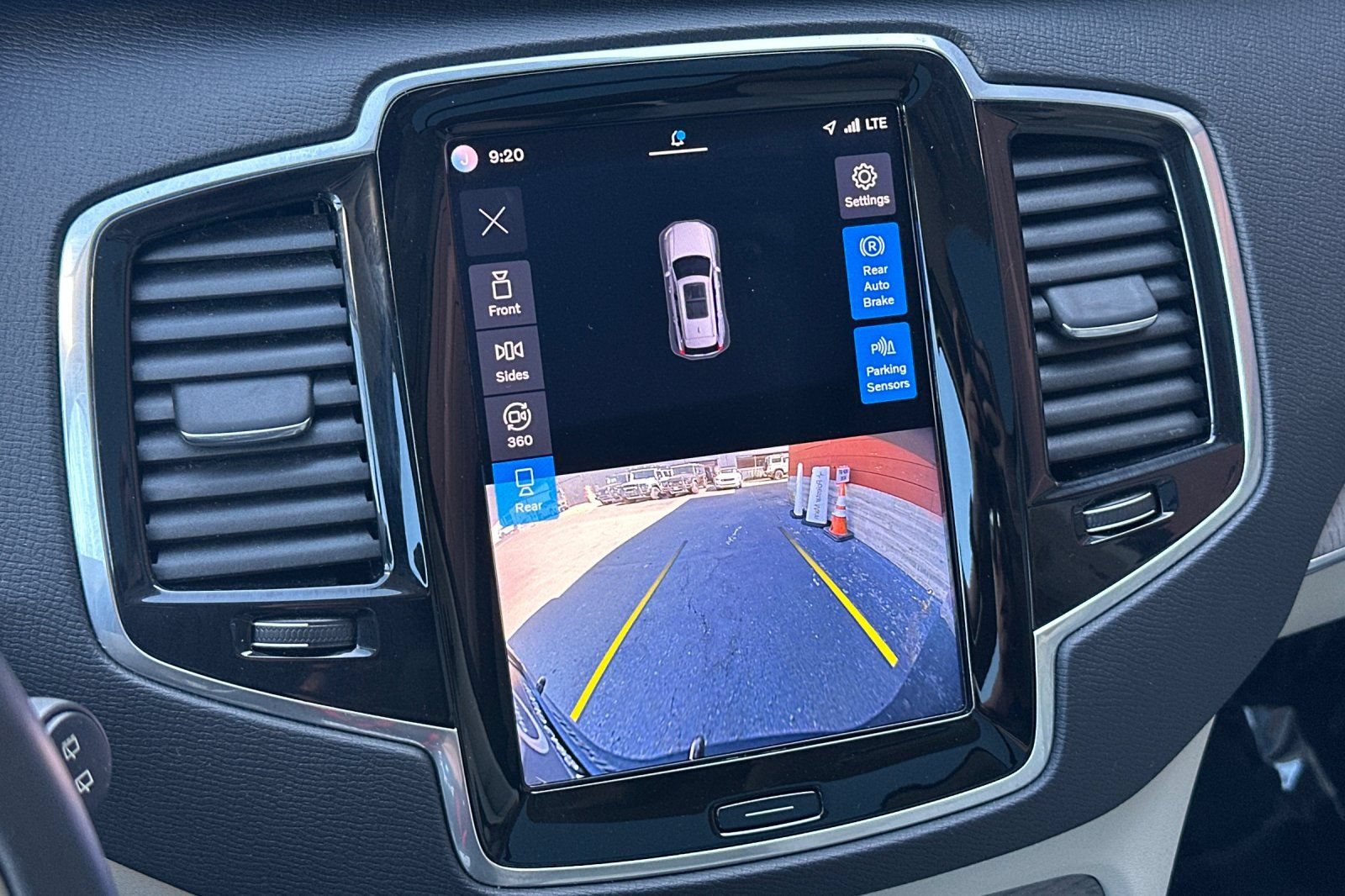 Certified 2023 Volvo XC90 T8 Plus AWD/4WD image 24