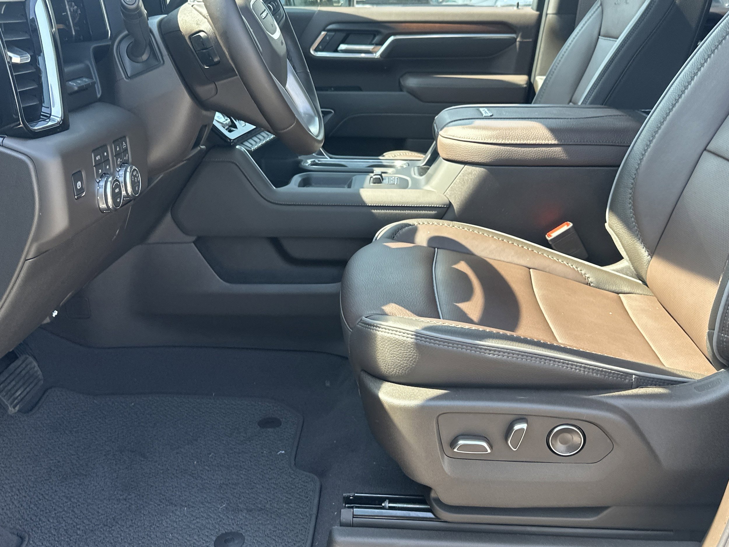 Used 2026 GMC Sierra 2500 Denali w/ Denali Reserve Package image 9