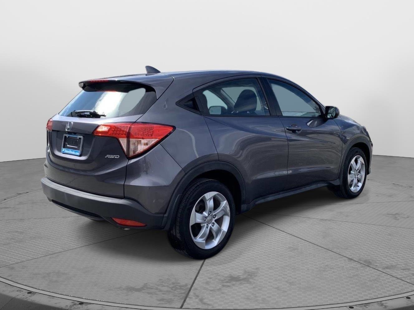 Used 2016 Honda HR-V LX image 3