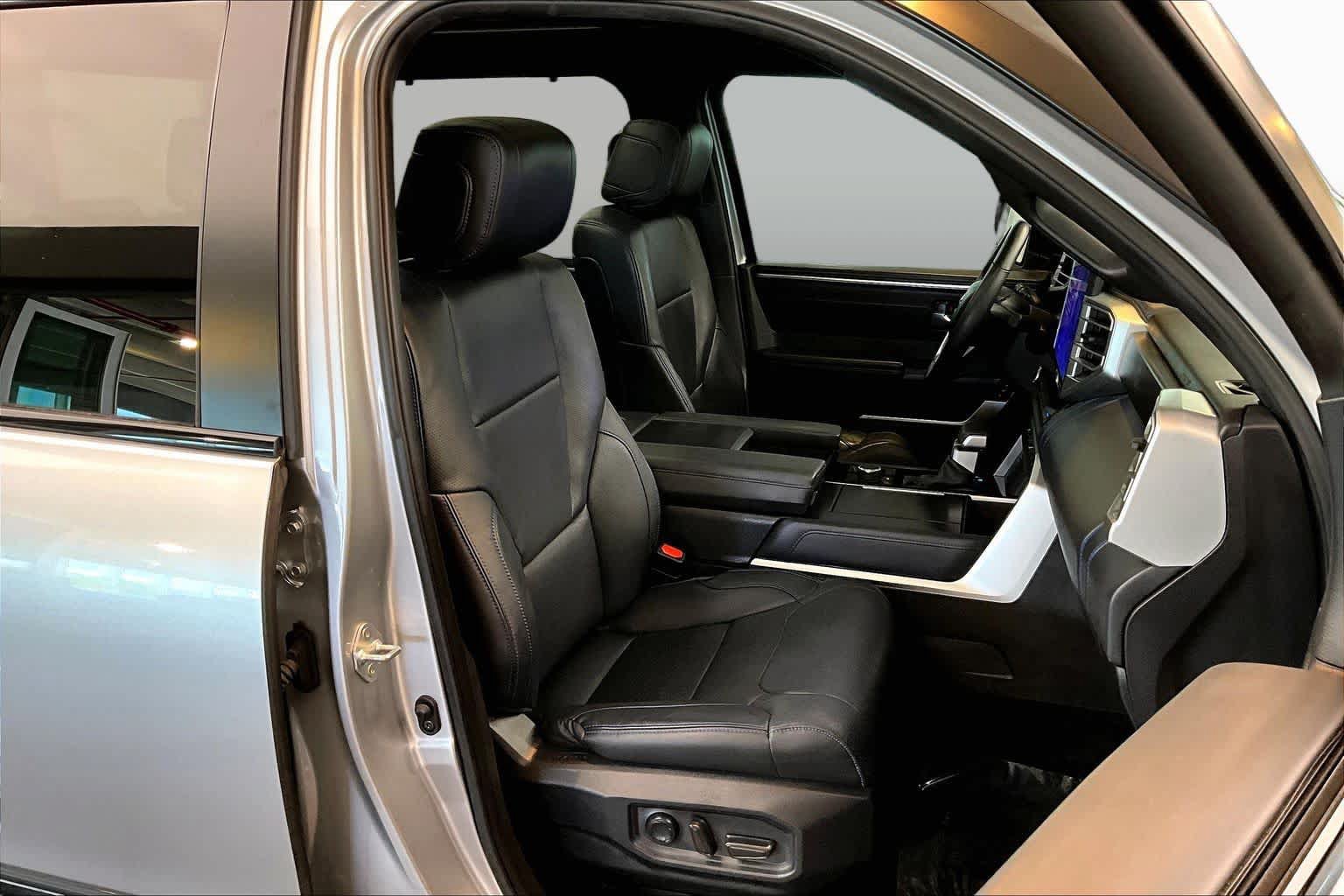 Used 2024 Toyota Tundra Platinum AWD/4WD image 9