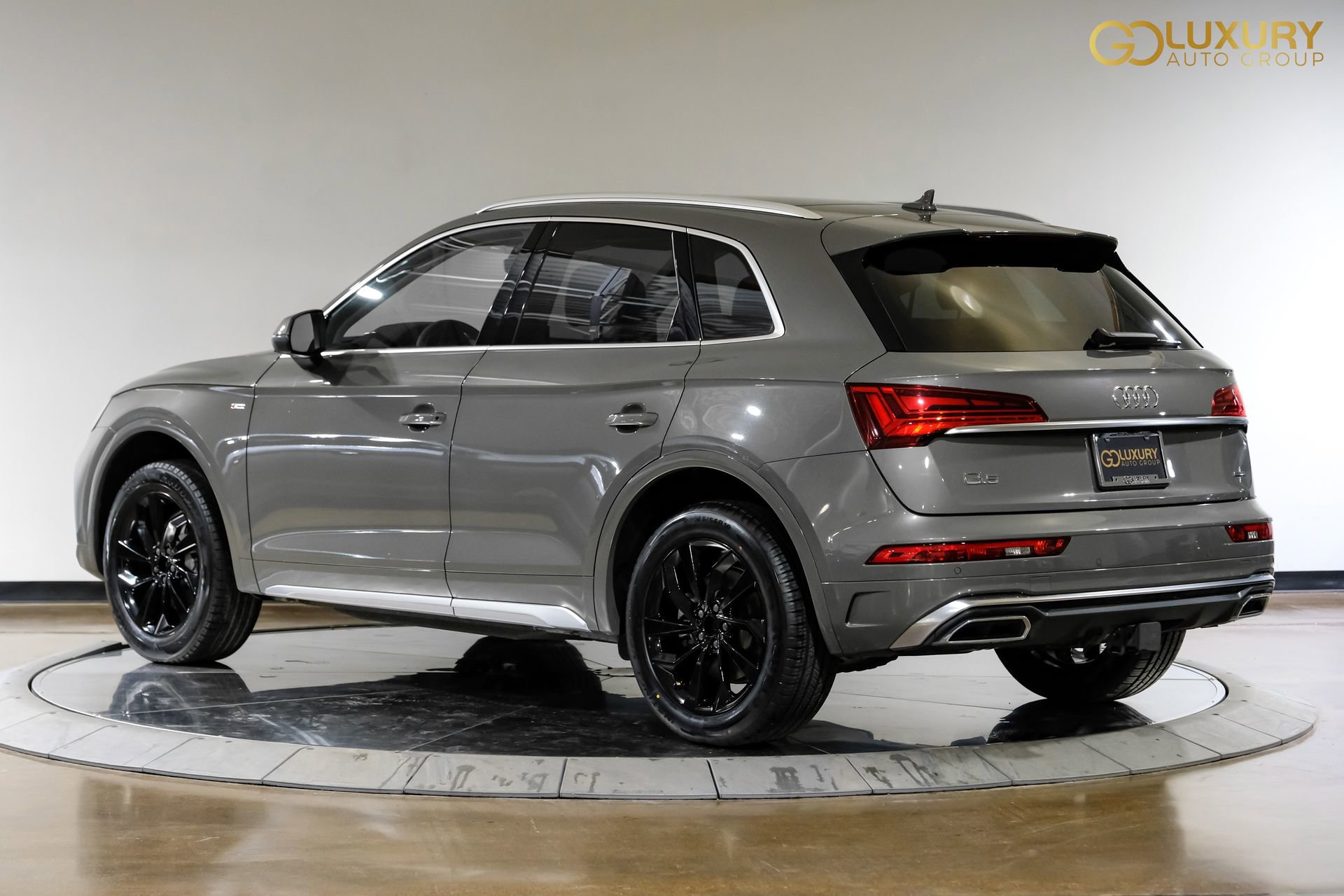 Used 2023 Audi Q5 2.0T Premium Plus w/ Premium Plus Package AWD/4WD image 12