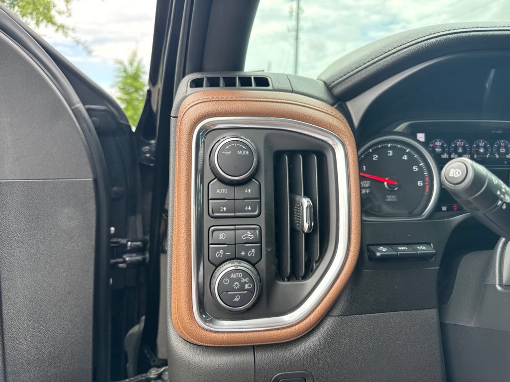 Used 2020 Chevrolet Silverado 1500 High Country w/ Technology Package AWD/4WD image 11