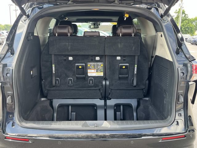 Used 2022 Toyota Sienna Platinum FWD image 11