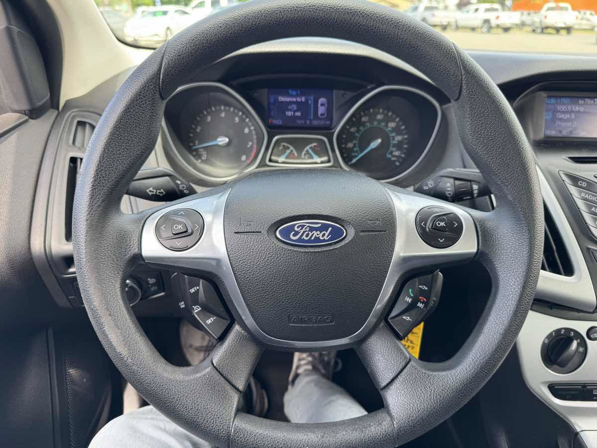 Used 2013 Ford Focus SE FWD image 24