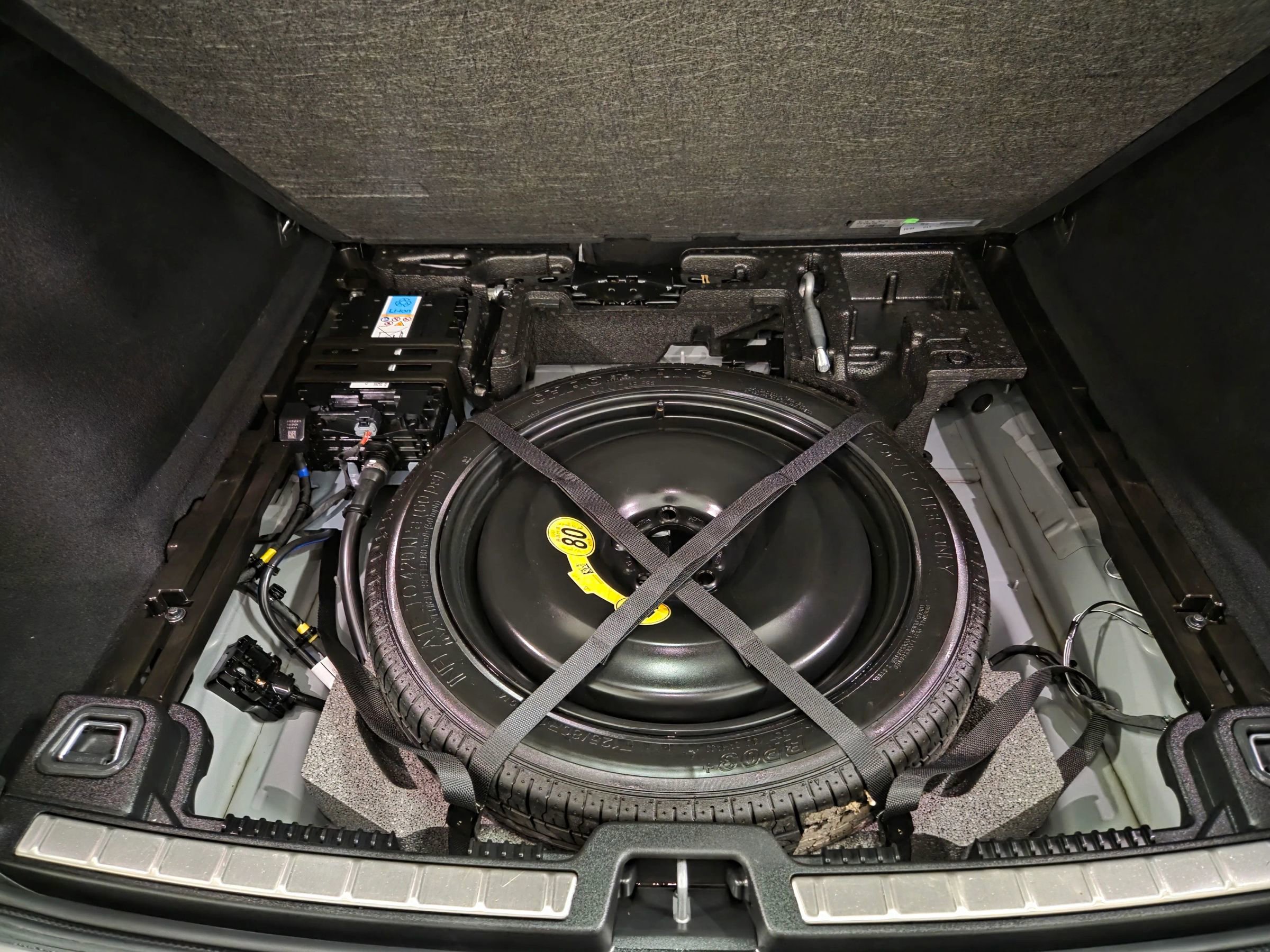 Used 2025 Volvo XC60 B5 Plus image 40