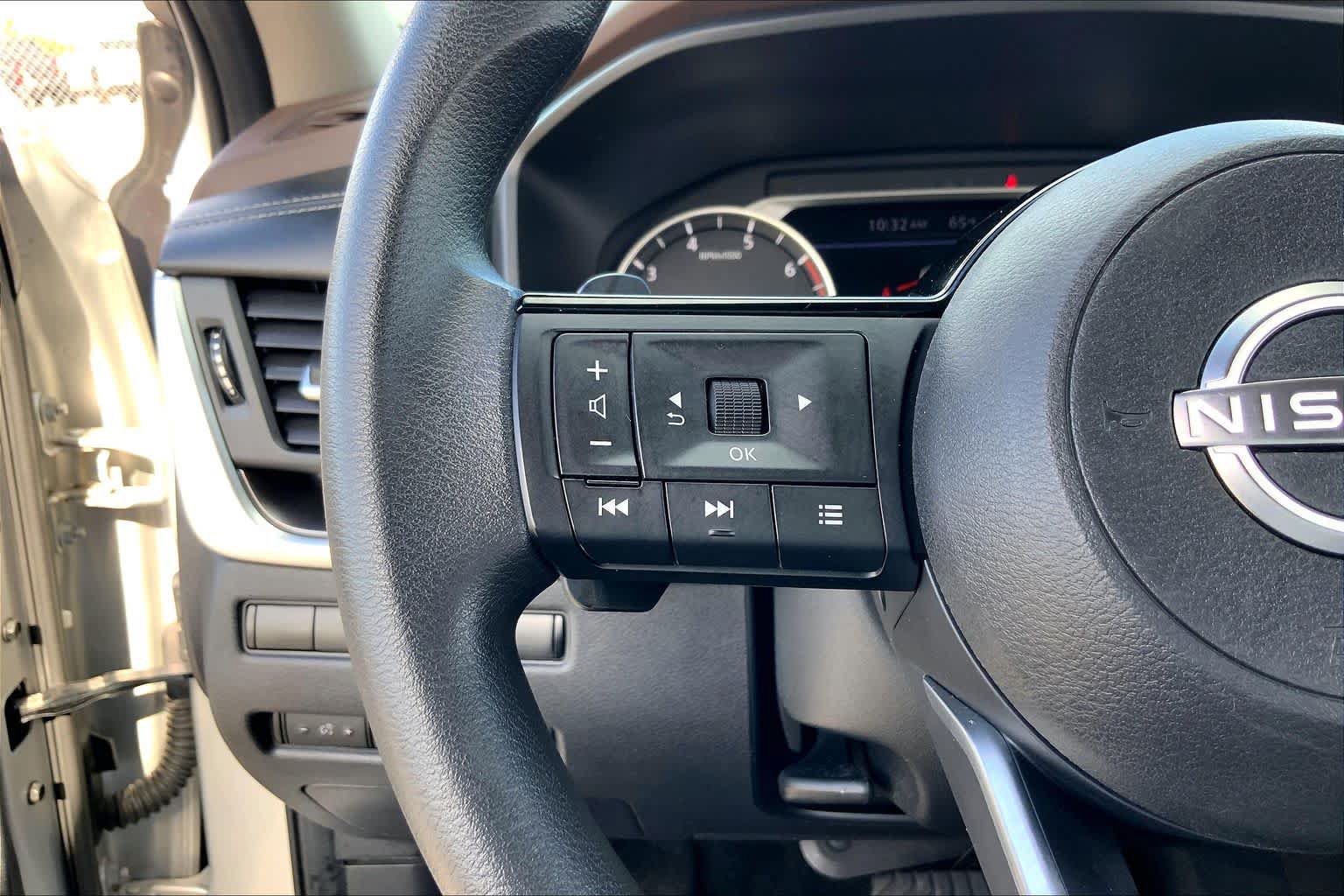 Used 2023 Nissan Rogue SV FWD image 23