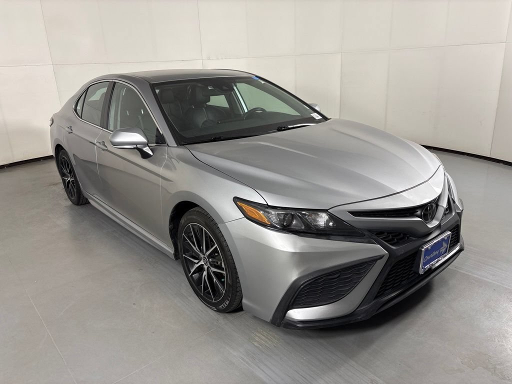 Used 2024 Toyota Camry SE FWD image 2