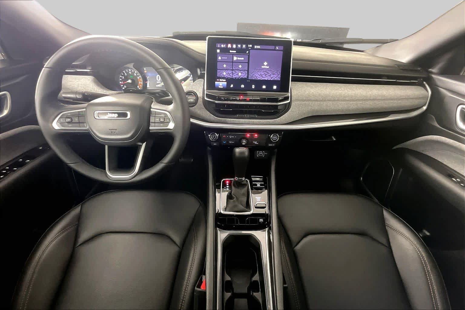 Used 2024 Jeep Compass Latitude AWD/4WD image 15