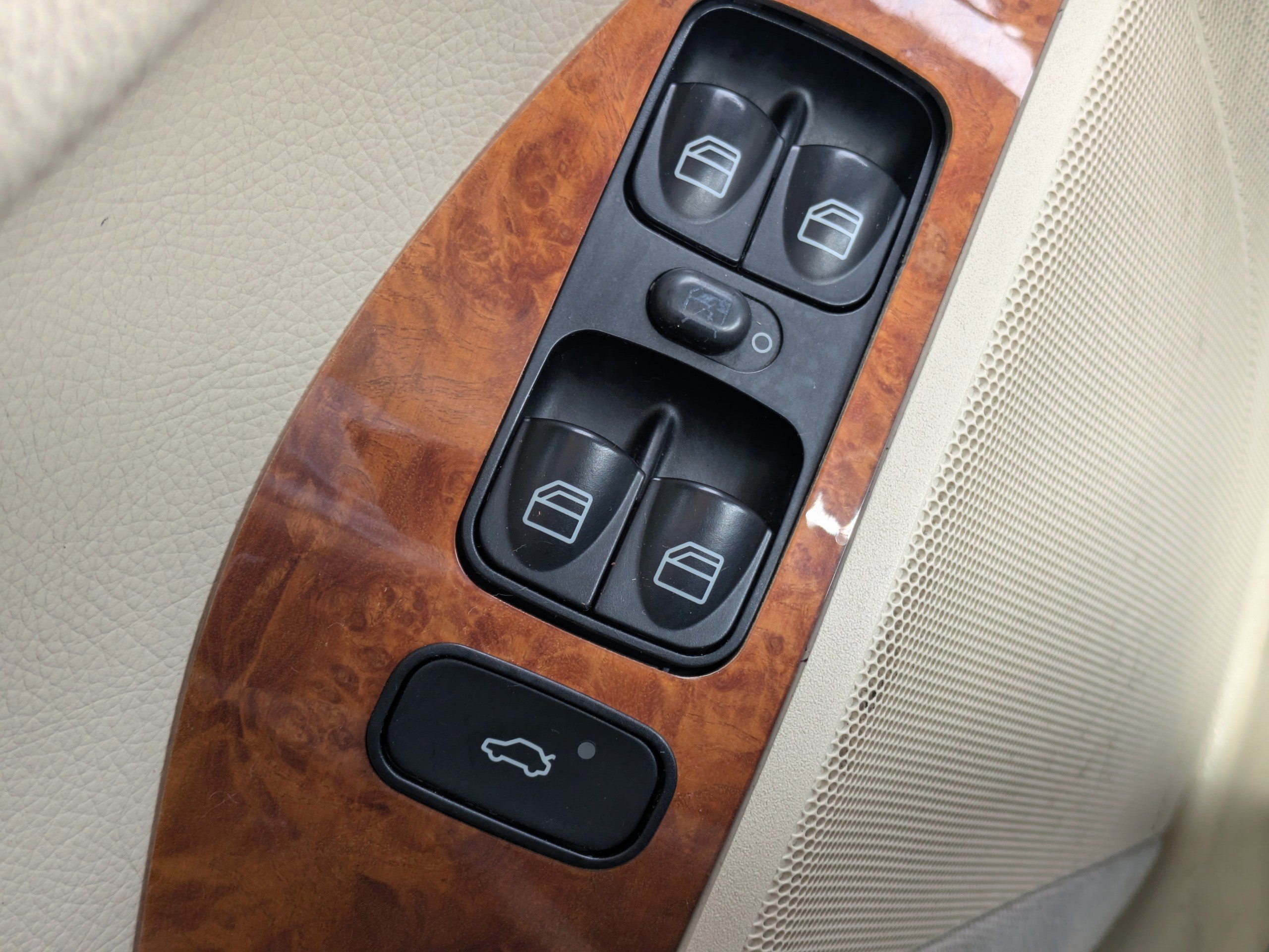 Used 2004 Mercedes-Benz CLK 500 Cabriolet image 26