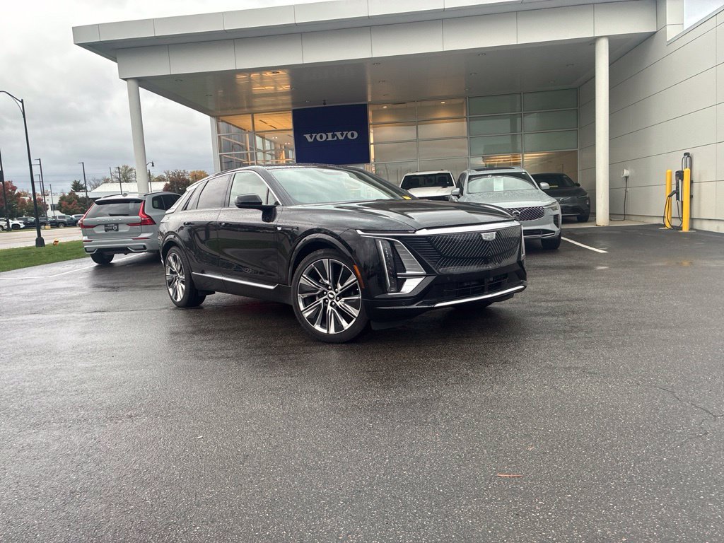 Used 2026 Cadillac Lyriq Signature Luxury w/ Nappa Leather Package AWD/4WD image 2