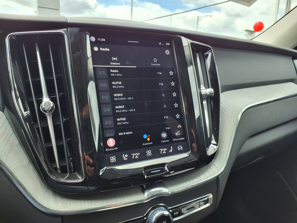 Certified 2025 Volvo XC60 B5 Plus AWD/4WD image 32
