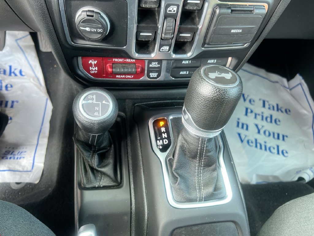 Used 2025 Jeep Wrangler Unlimited Rubicon AWD/4WD image 19