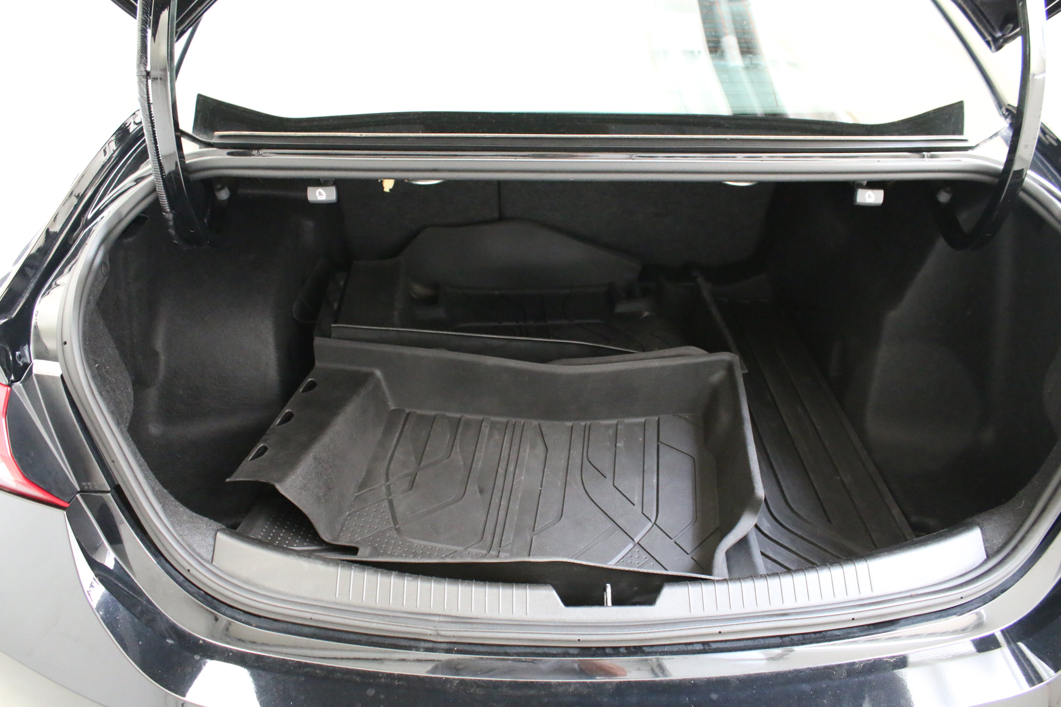 Used 2023 Chevrolet Malibu LT w/ LPO, Floor Liner Package FWD image 29