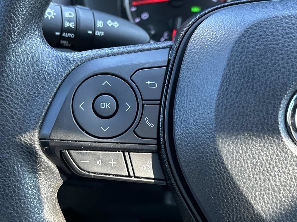 Used 2021 Toyota RAV4 XLE w/ Convenience Package FWD image 30