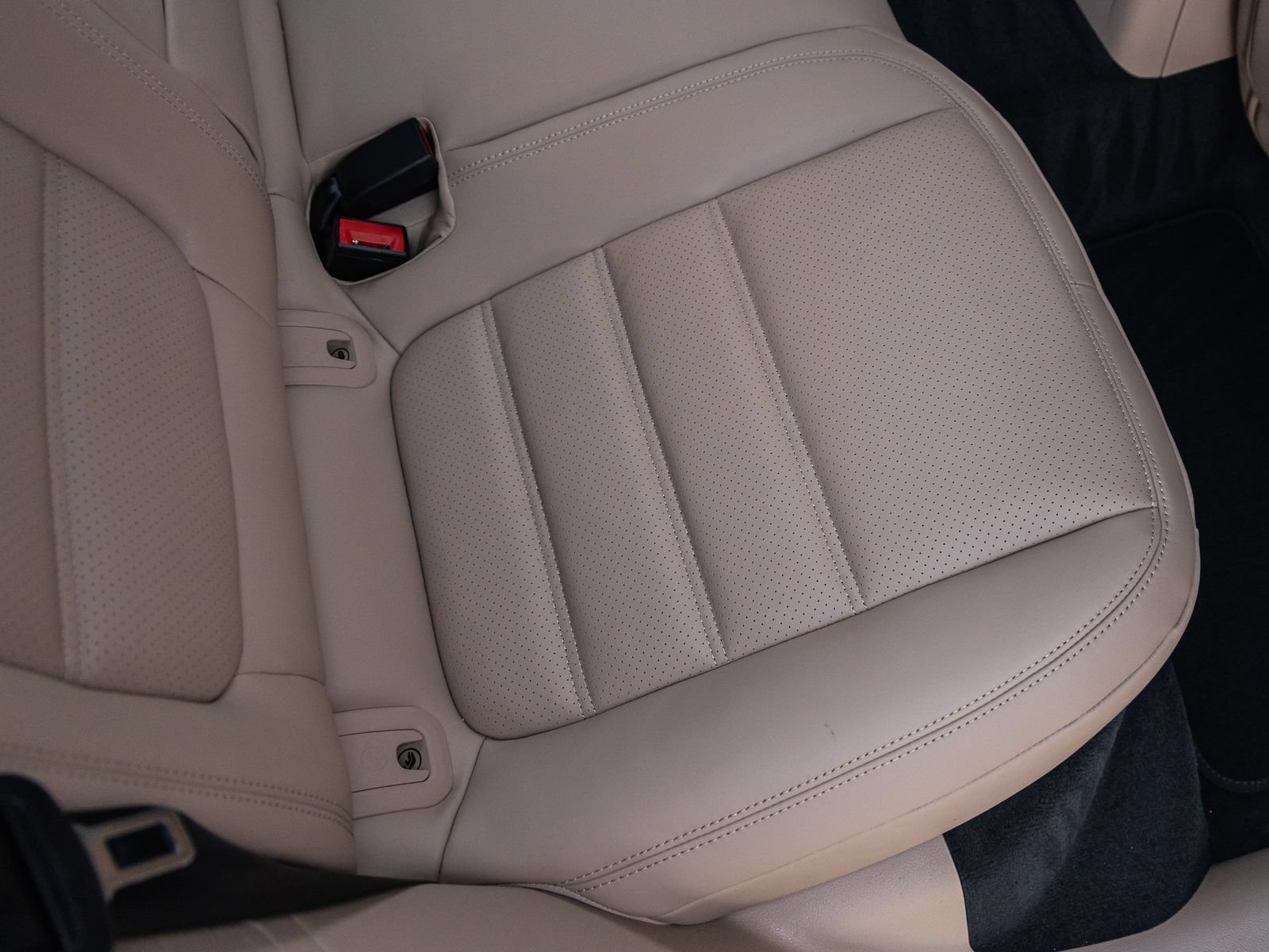 Certified 2026 Porsche Macan S AWD/4WD image 39