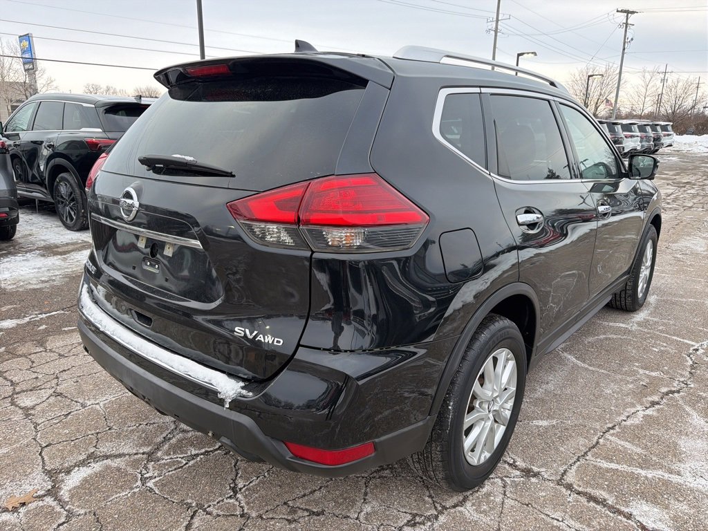 Used 2017 Nissan Rogue SV w/ SV Premium Package image 5