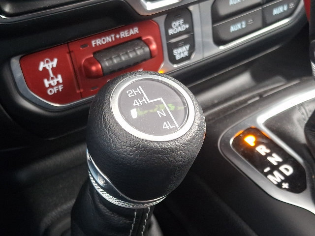 Used 2024 Jeep Gladiator Rubicon w/ Technology Group AWD/4WD image 24