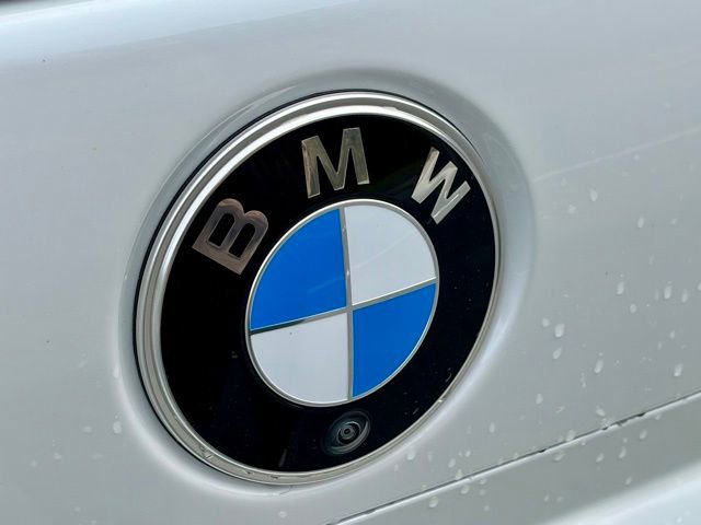 Used 2025 BMW 740i w/ Premium Package image 16
