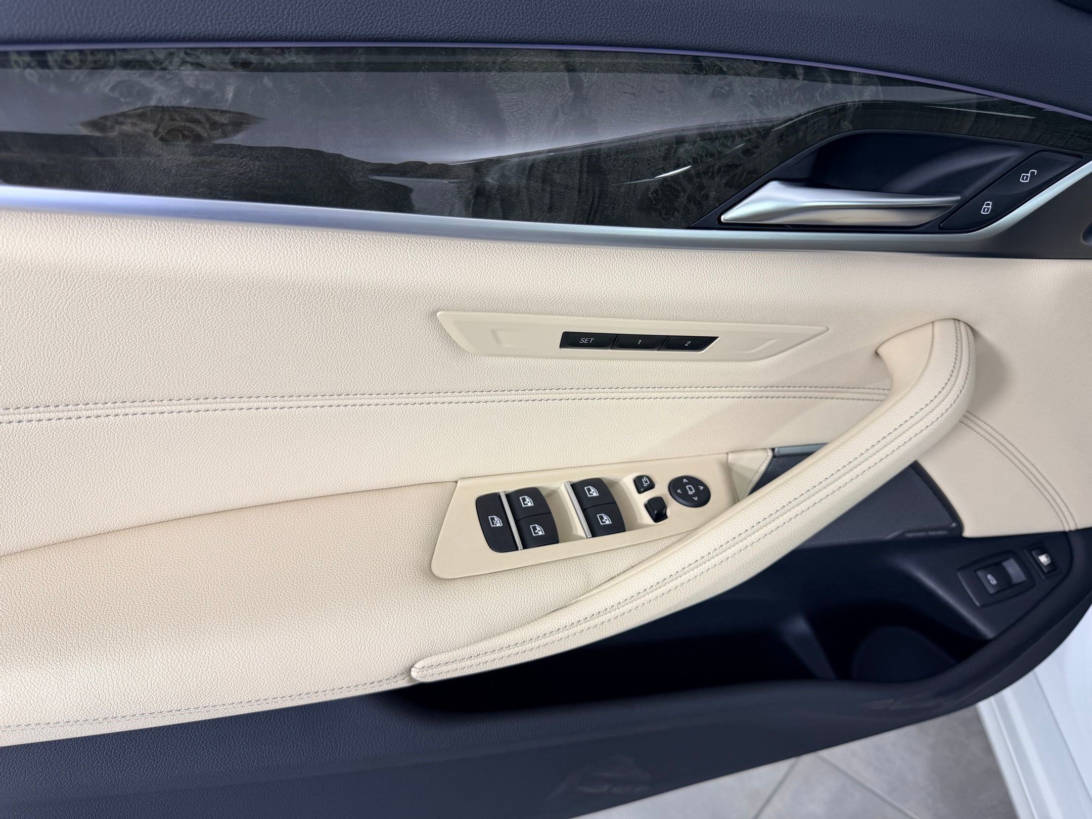 Certified 2023 BMW 530e w/ Premium Package image 12