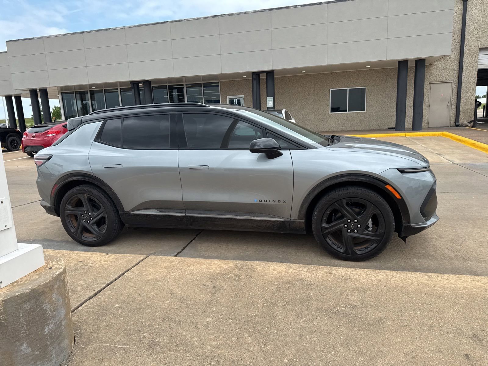 Used 2025 Chevrolet Equinox EV RS FWD image 5