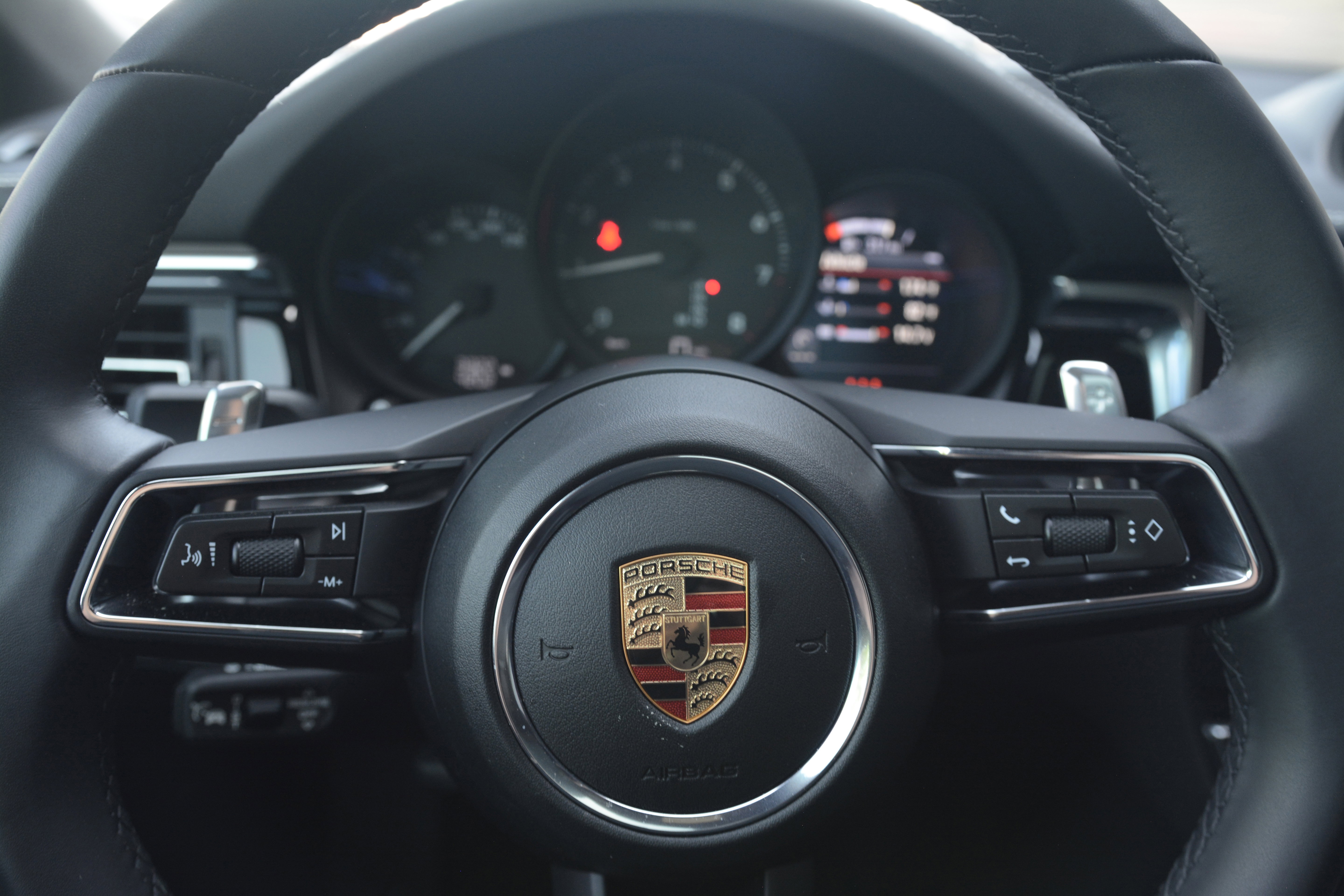 Certified 2026 Porsche Macan AWD/4WD image 16