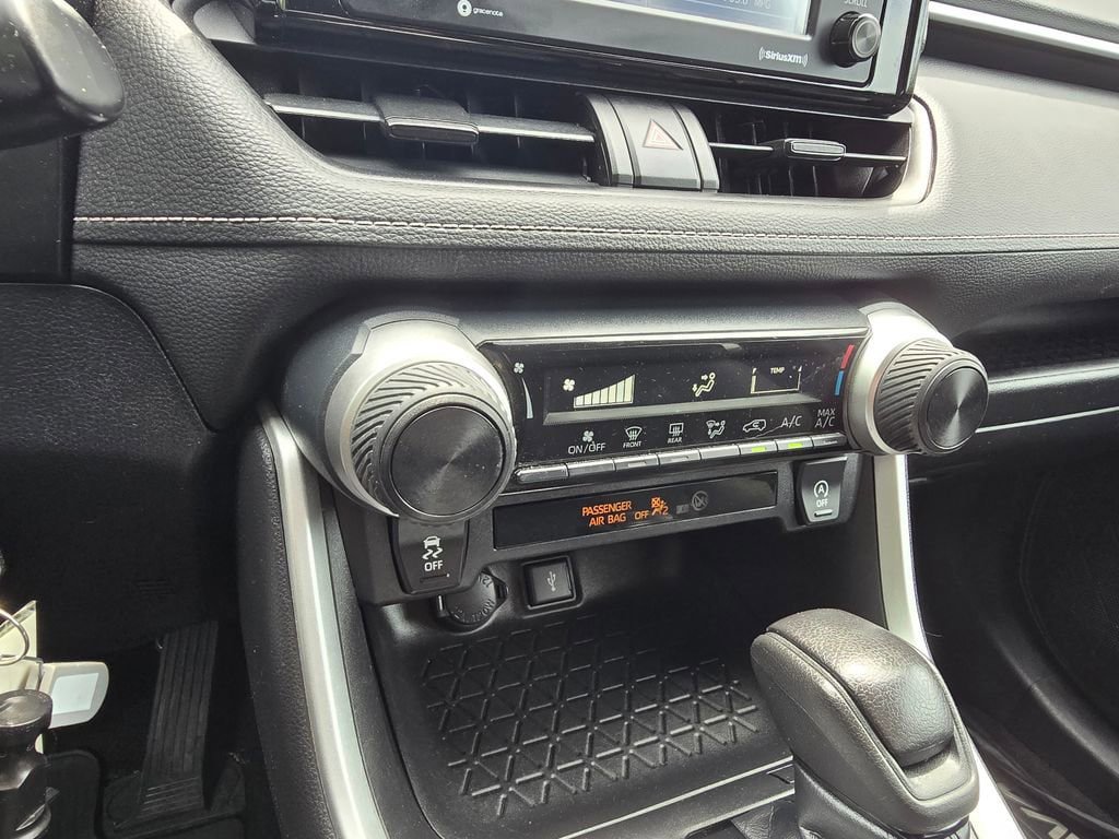Used 2021 Toyota RAV4 LE AWD/4WD image 24