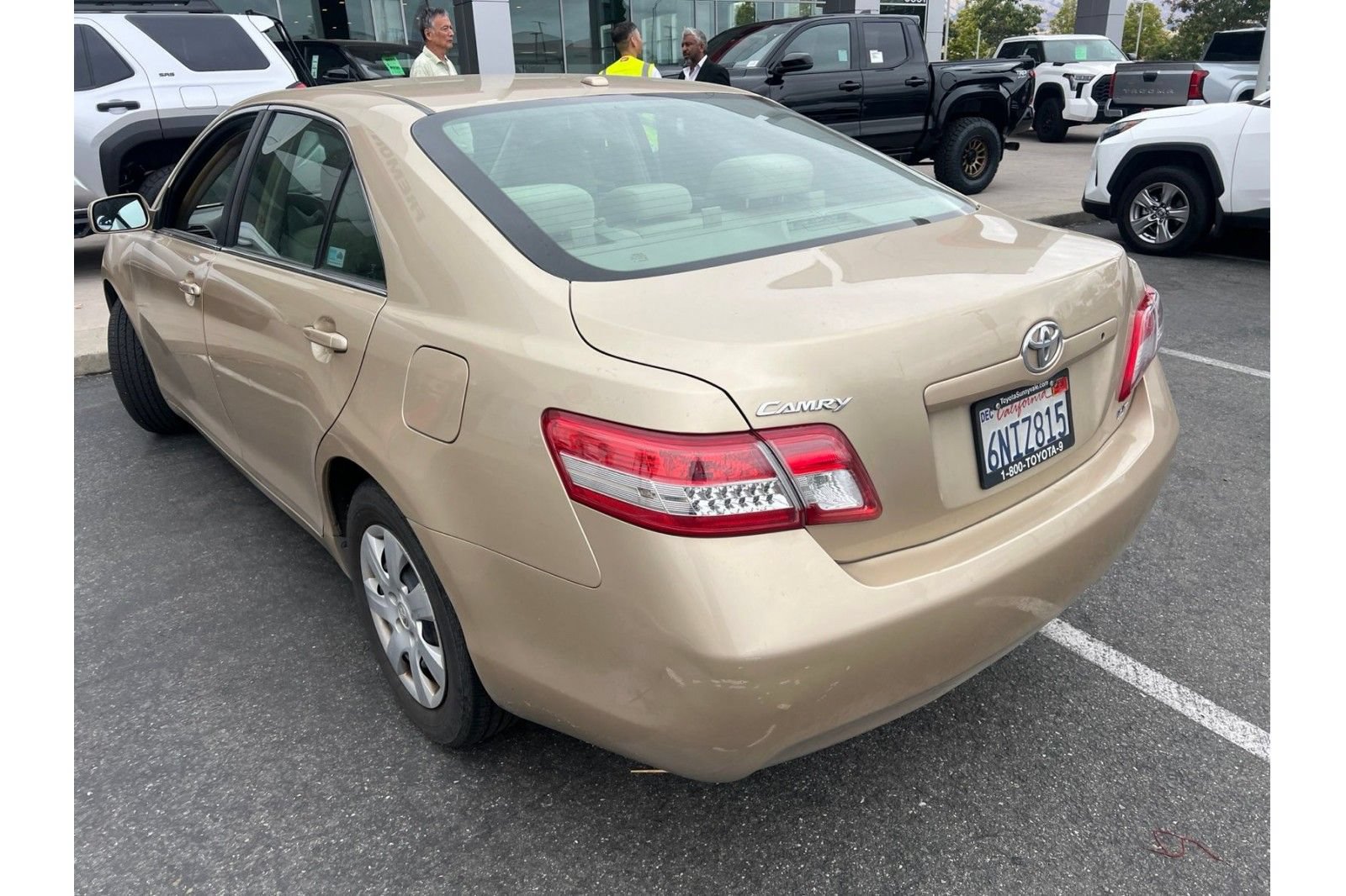 Used 2011 Toyota Camry LE FWD image 5