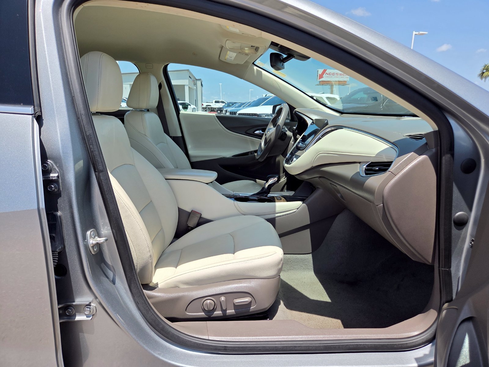 Used 2024 Chevrolet Malibu LT FWD image 19
