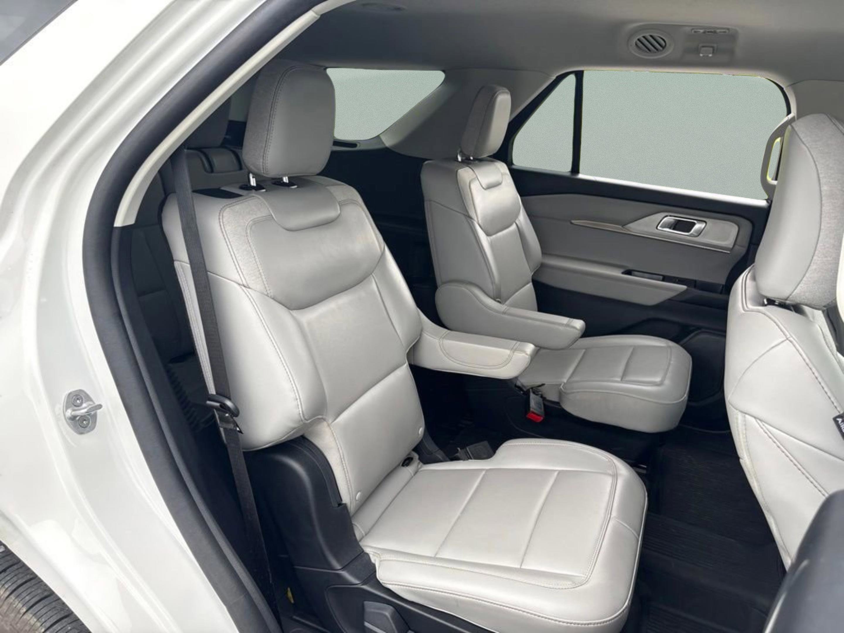 Used 2025 Ford Explorer Active w/ Active Comfort Package RWD image 26