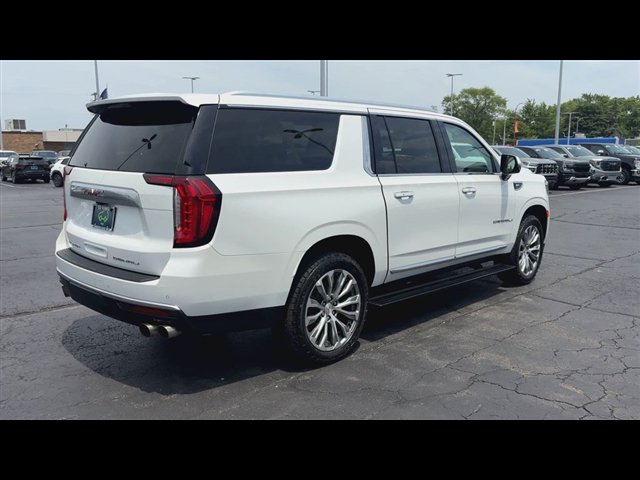 Used 2021 GMC Yukon XL Denali w/ Denali Premium Package AWD/4WD image 8