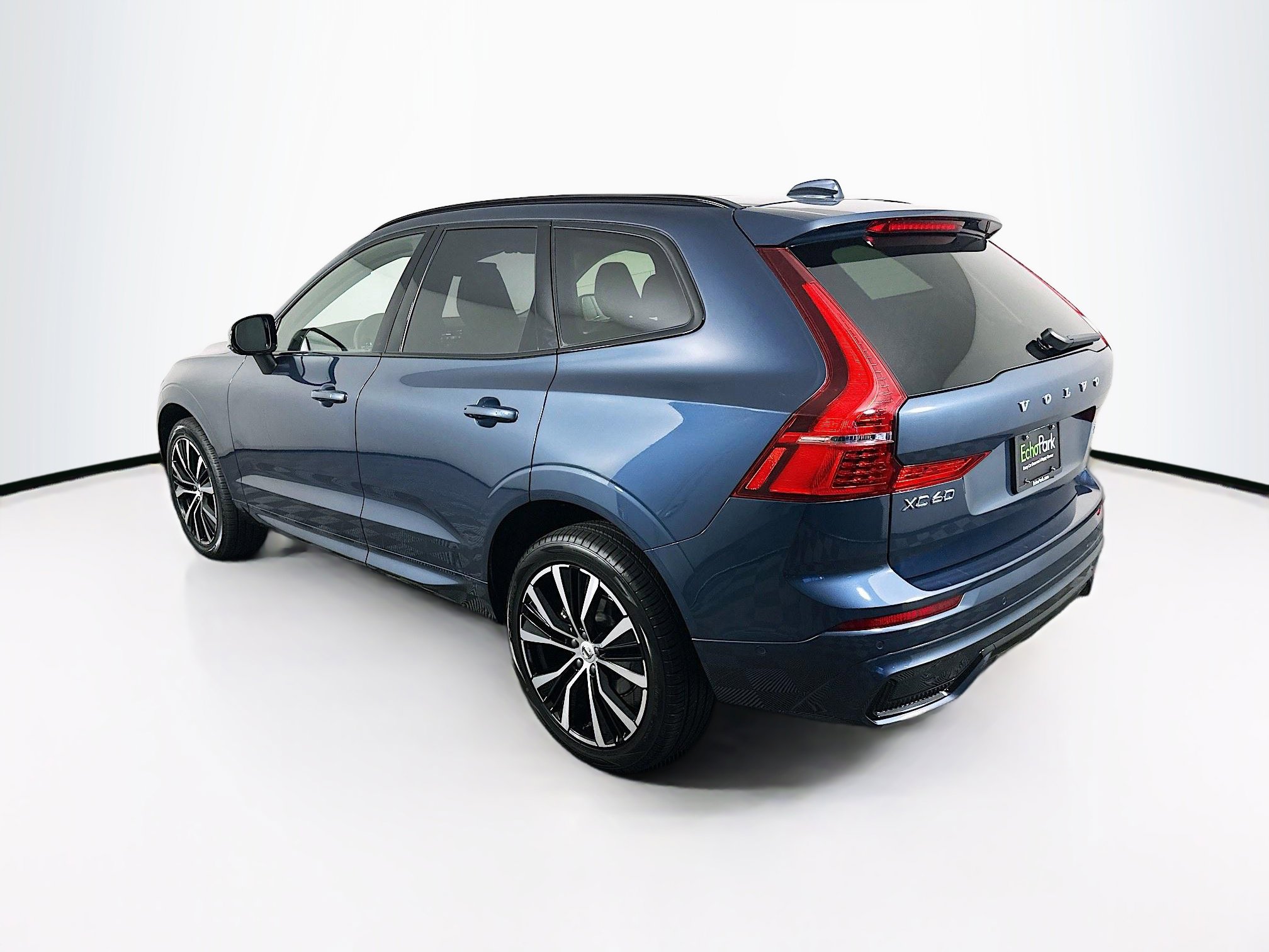 Used 2025 Volvo XC60 B5 Plus image 5