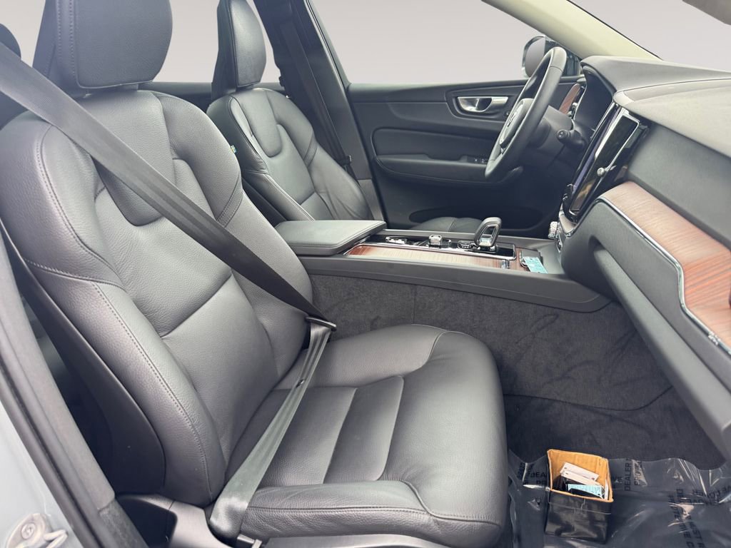 Used 2024 Volvo XC60 B5 Plus w/ Climate Package AWD/4WD image 15