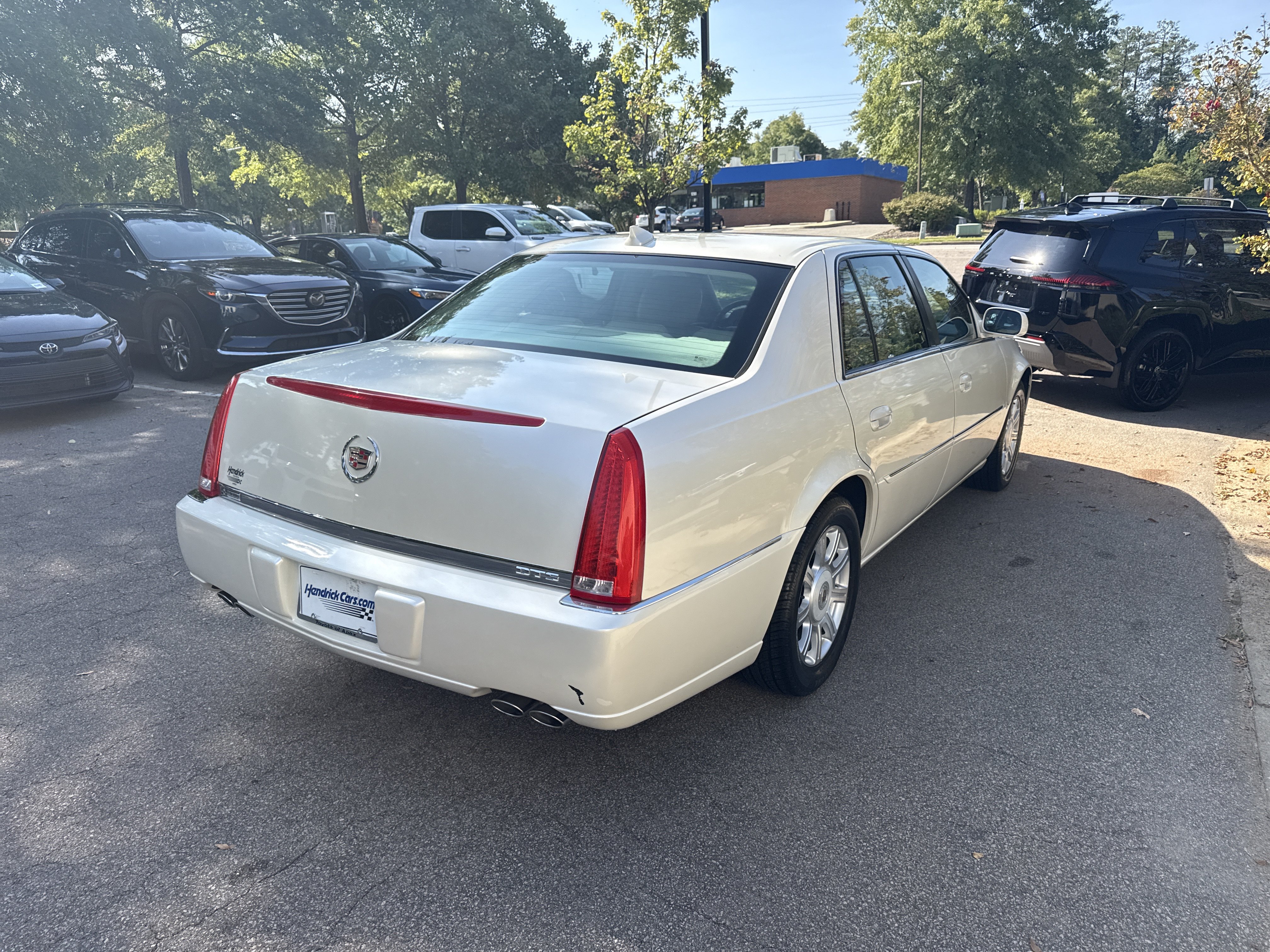 Used 2009 Cadillac DTS w/ Trunk Convenience Package FWD image 9