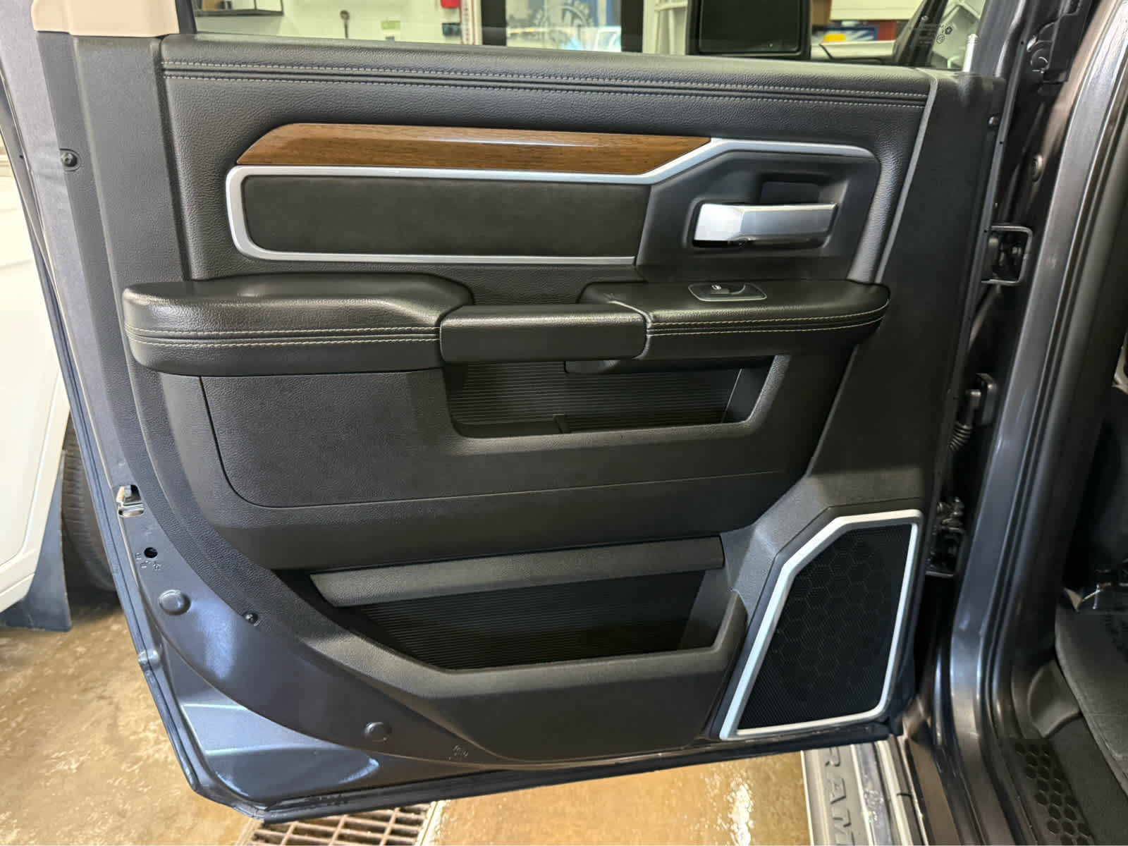 Used 2024 RAM 2500 Laramie image 24