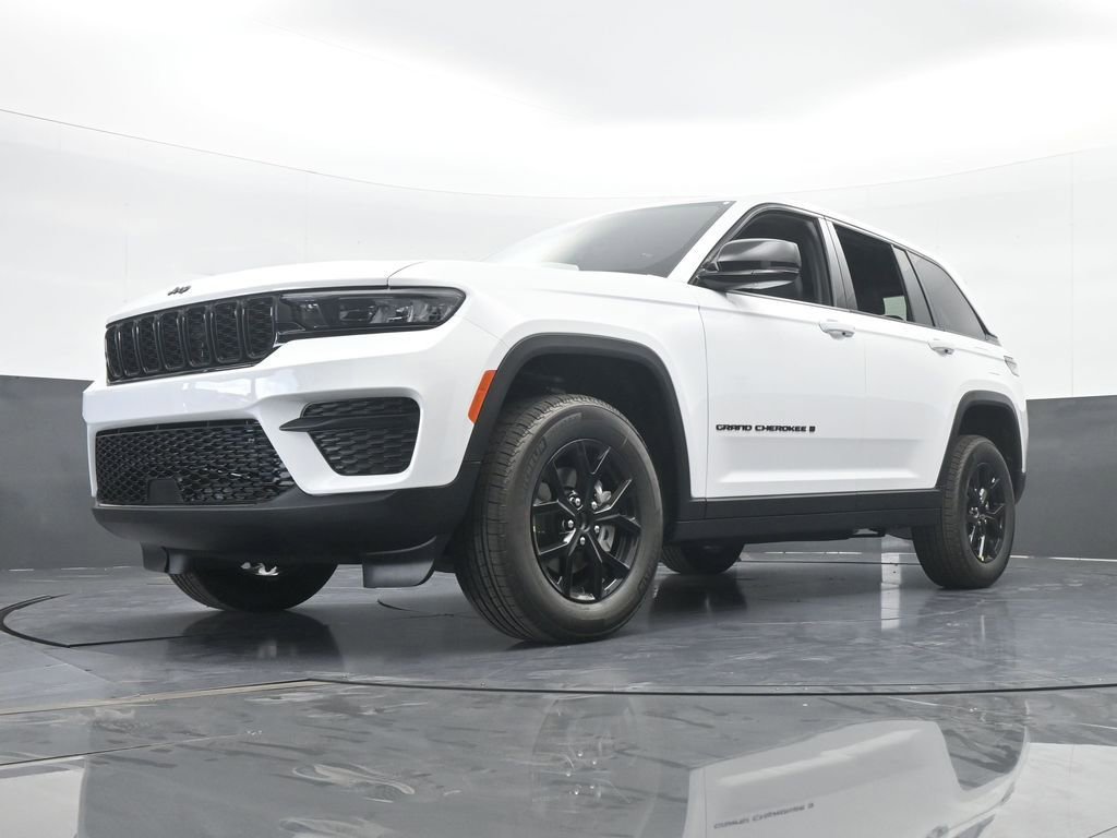 Used 2025 Jeep Grand Cherokee Altitude image 49